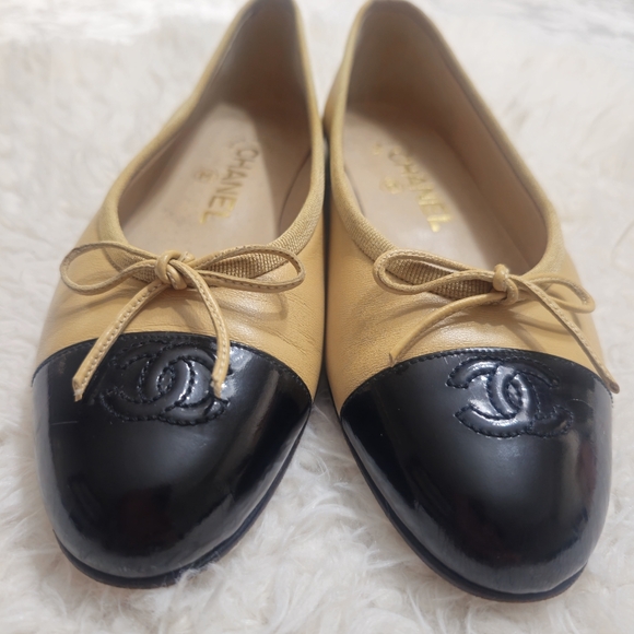 Preloved Chanel Flats Women's Leather Two Tone Flats Beige - Picture 12 of 14